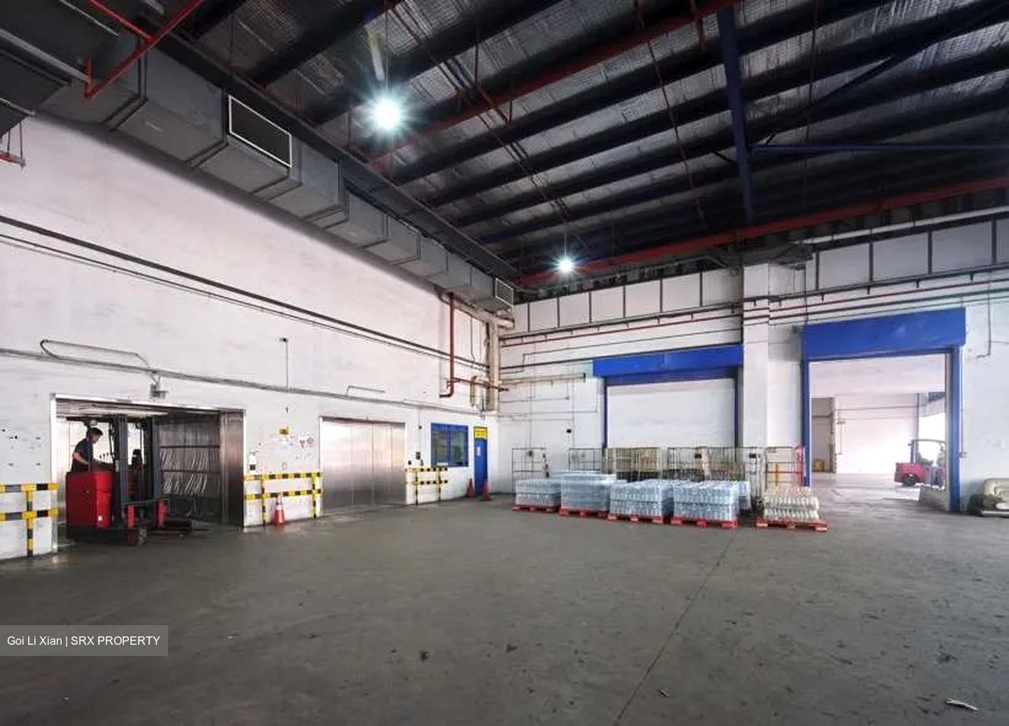 EAC BUILDING (D5), Warehouse #581354901